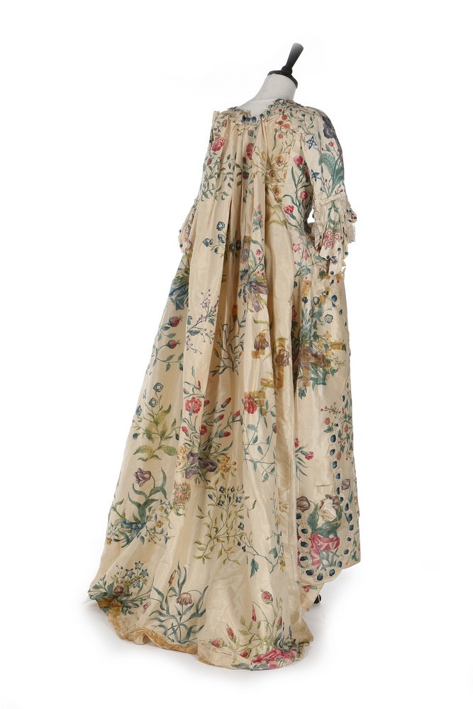 Lot 414 - A painted silk robe à la Francaise, English,