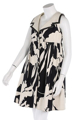 Lot 254 - A Geoffrey Beene black and white floral...