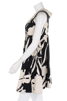 Lot 254 - A Geoffrey Beene black and white floral...