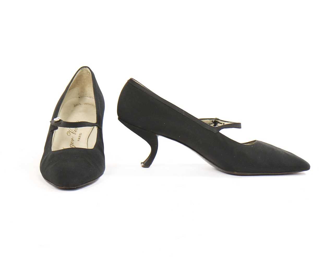 Lot 221 - A rare pair of Roger Vivier 'Comma' or...