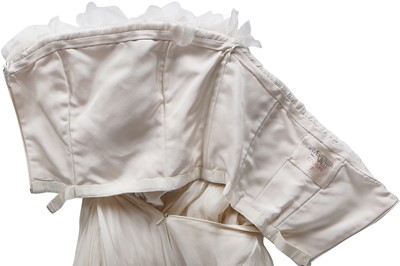 Lot 232 - A Giambattista Valli couture white silk-chiffon evening gown, Autumn-Winter 2014-15