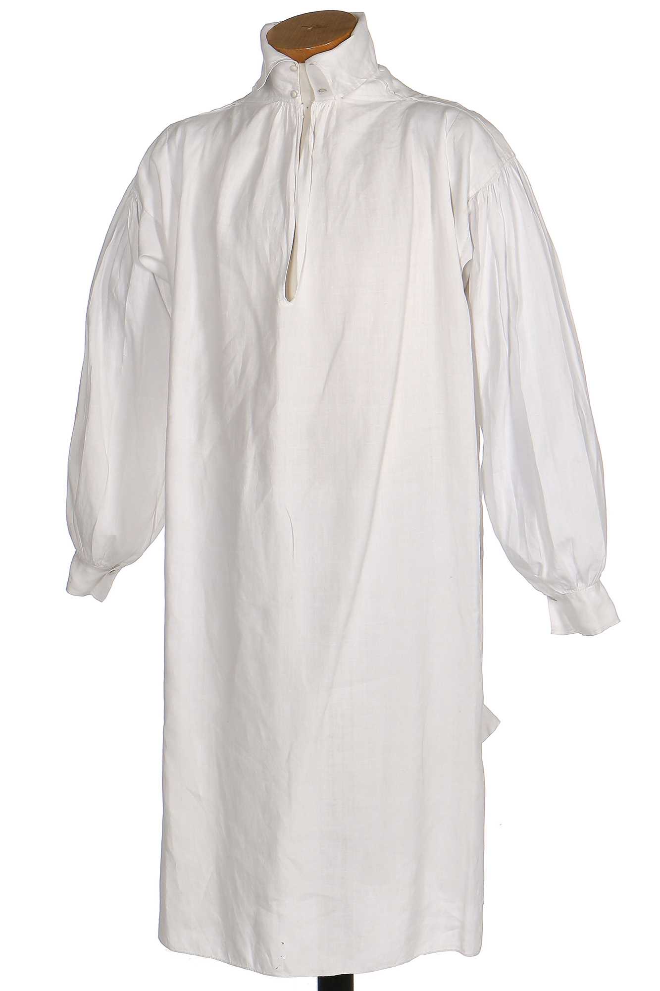 Lot 41 - A fine gentleman's linen shirt, circa 1810,