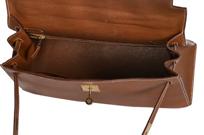 Lot 4 - An Hermès gold epsom leather Kelly Sellier 32, 1994