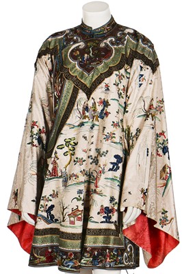 Lot 401 - A fine ladies’ informal robe, Changfu, Chinese, late 19th century