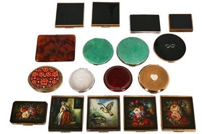 Lot 266 - A collection of Stratton and other compacts, mainly 1950s-60s