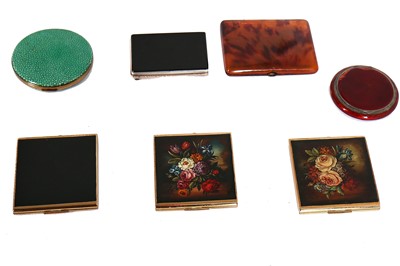 Lot 266 - A collection of Stratton and other compacts, mainly 1950s-60s