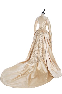 Lot 97 - A good Norman Hartnell couture satin bridal