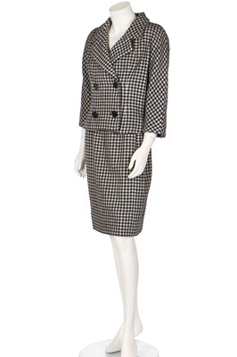 Lot 112 - A Balenciaga houndstooth-checked tweed suit, circa 1960