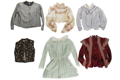 Lot 20 - A group of mainly summertime daywear, mostly 1900-1910s