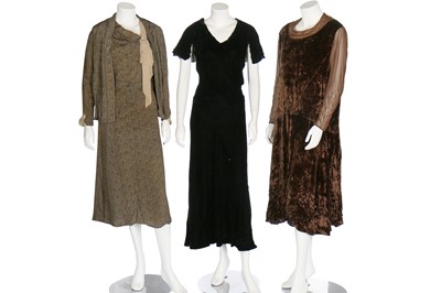 Lot 62 - A group of mostly summer clothing and accessories, 1930s