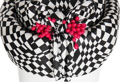 Lot 116 - A Del Frate Op Art monochrome printed silk faille hat, late 1960s