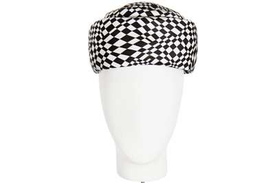 Lot 116 - A Del Frate Op Art monochrome printed silk faille hat, late 1960s