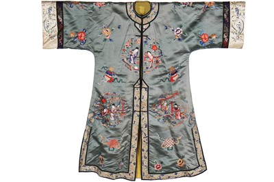 Lot 319 - An embroidered informal robe, chang-fu, Chinese, circa 1920