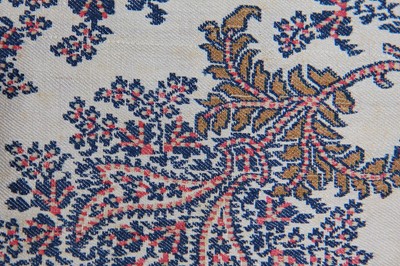 Lot 288 - A 'Pot Lid' or 'Moon' square shawl, Norwich or Paisley, 1825-35