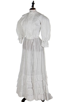 Lot 21 - A group of Edwardian summer whites, 1900-1910s