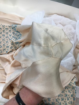 Lot 367 - A Jeanne Lanvin couture pale pink satin evening gown 'Barbarie', Autumn-Winter 1934-35