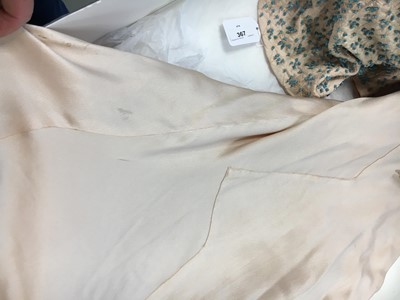 Lot 367 - A Jeanne Lanvin couture pale pink satin evening gown 'Barbarie', Autumn-Winter 1934-35