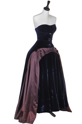 Lot 370 - A Schiaparelli couture velvet evening gown, late 1940s