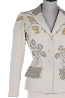 Lot 141 - A Carven couture appliquéd summer suit, circa...