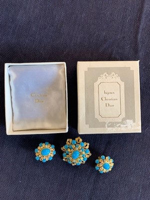 Lot 25 - A Dior demi-parure of polished turquoise 'stones' inset into gilt frames, 1968