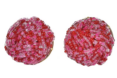 Lot 26 - A Dior demi-parure of glass seed beads in shades of pink, 1966