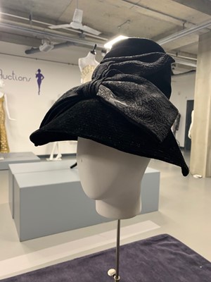 Lot 85 - A Christian Dior velvet hat, late 1950s-early 1960s