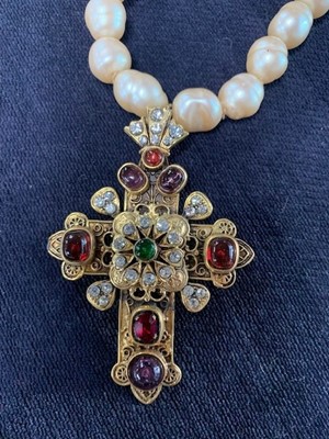 Lot 15 - A Chanel baroque 'pearl' necklace with large bejewelled gilt crucifix pendant, 1985