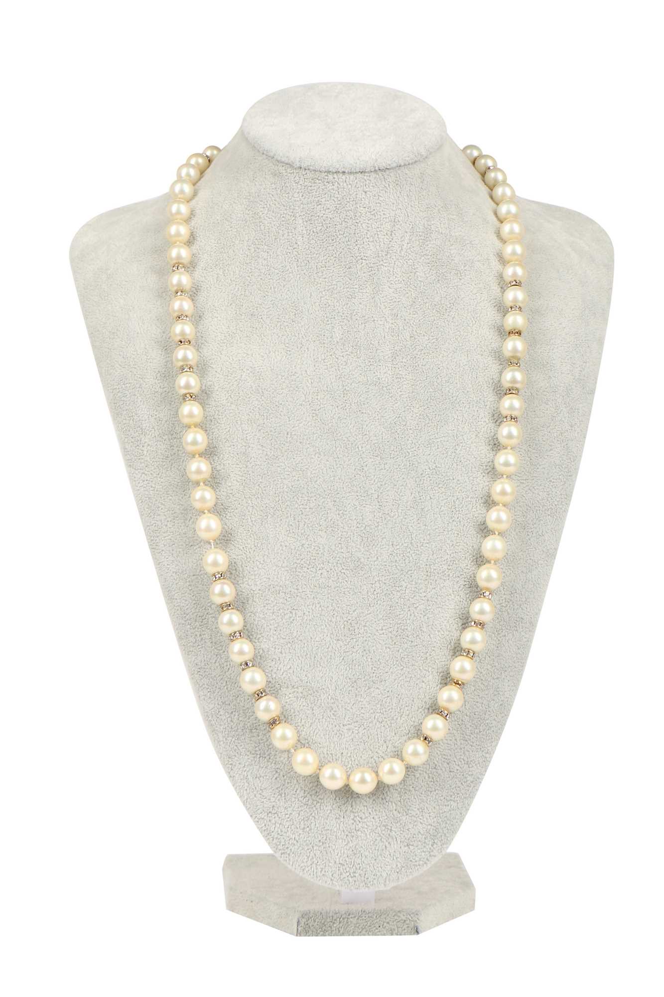 Click for high resolution Lot 18 - A Chanel 'pearl' sautoir, 1981