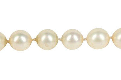 Lot 18 - A Chanel 'pearl' sautoir, 1981