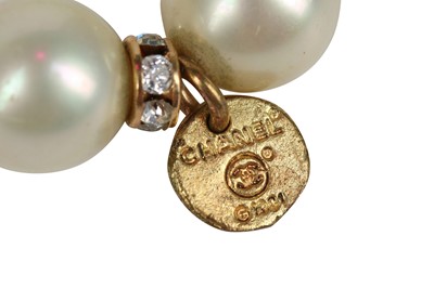 Lot 18 - A Chanel 'pearl' sautoir, 1981