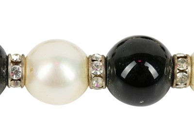 Lot 19 - A Chanel sautoir of black and white 'pearls', 1981