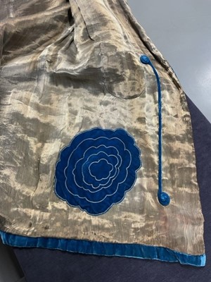 Lot 70 - A Steins of New York teal cut-velvet and lamé opera coat, 1930s