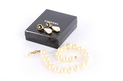 Lot 71 - A Chanel faux pearl choker, 2003, with signed...