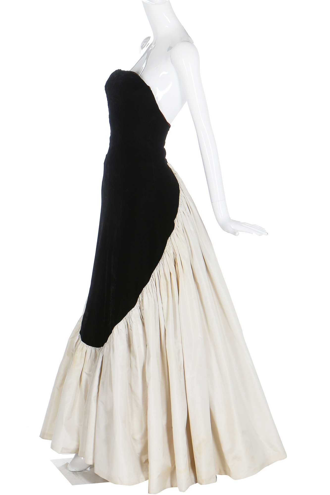 Lot 199 - A Murray Arbeid evening gown, identical to one worn by Princess Diana, 1985