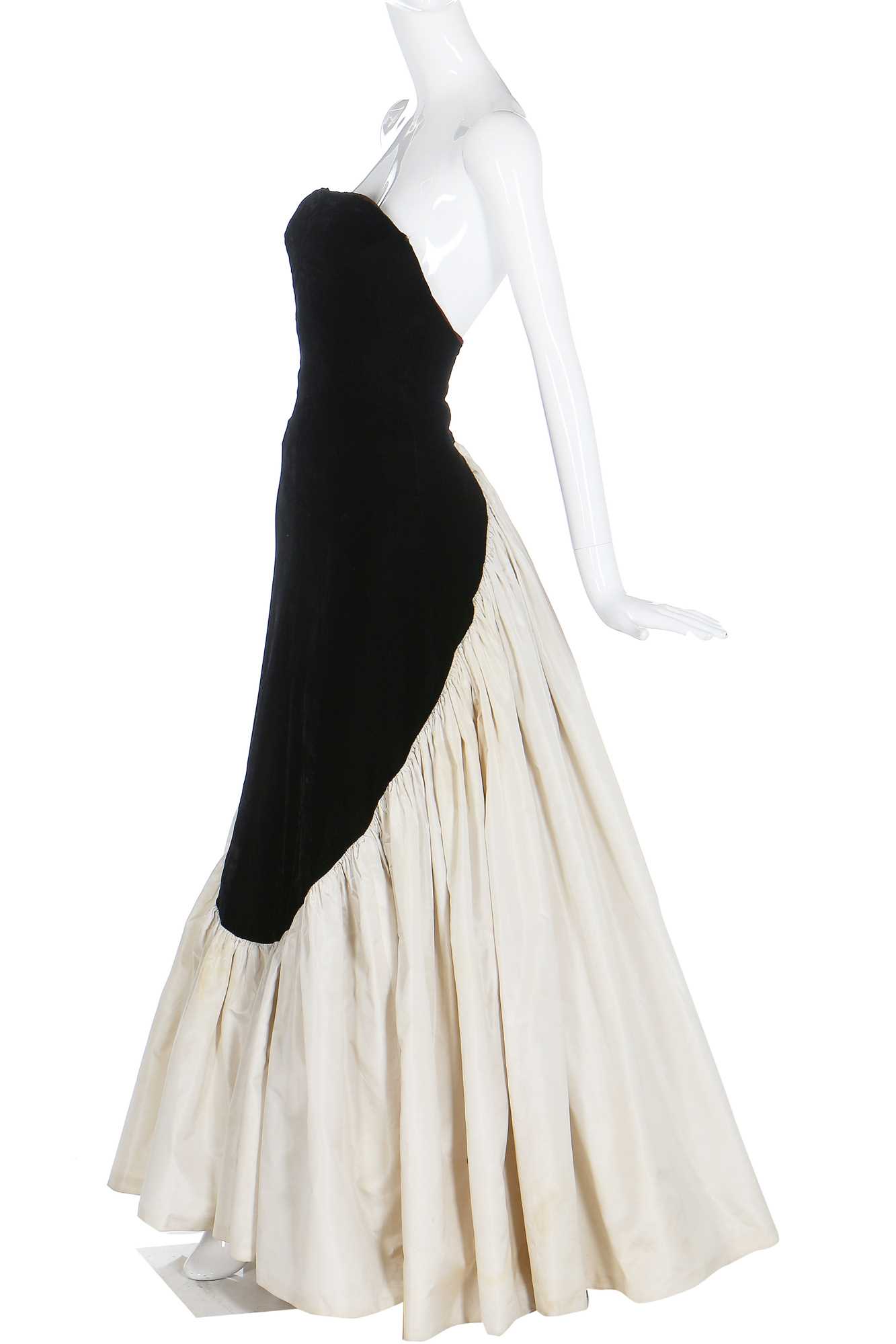 Click for high resolution Lot 199 - A Murray Arbeid evening gown, identical to one worn by Princess Diana, 1985