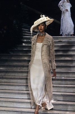 Christian Dior Spring 1998 Couture Collection  Runway fashion couture, 90s  runway fashion, Runway fashion