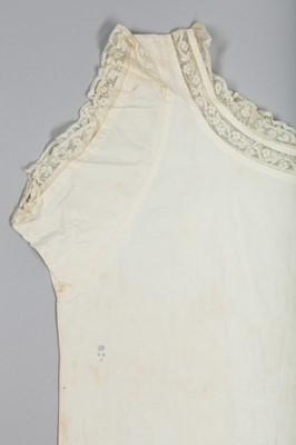 Lot 215 - Queen Victoria's chemise, late 19th century