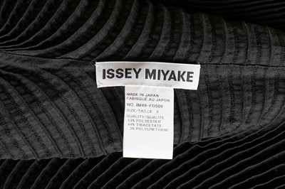 Lot 169 - An Issey Miyake by Yoshiyuki Miyamae black spiral-pleated polyester ensemble, Autumn-Winter 2014