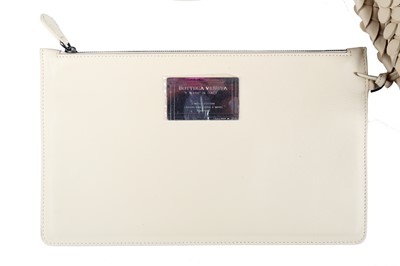 Lot 134 - A Bottega Veneta eggshell-white leather bag, modern