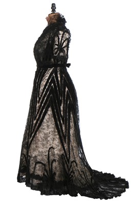 Lot 407 - A black Chantilly lace evening gown, circa 1910