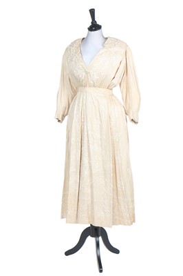 Lot 394 - Summer wear, 1910-18