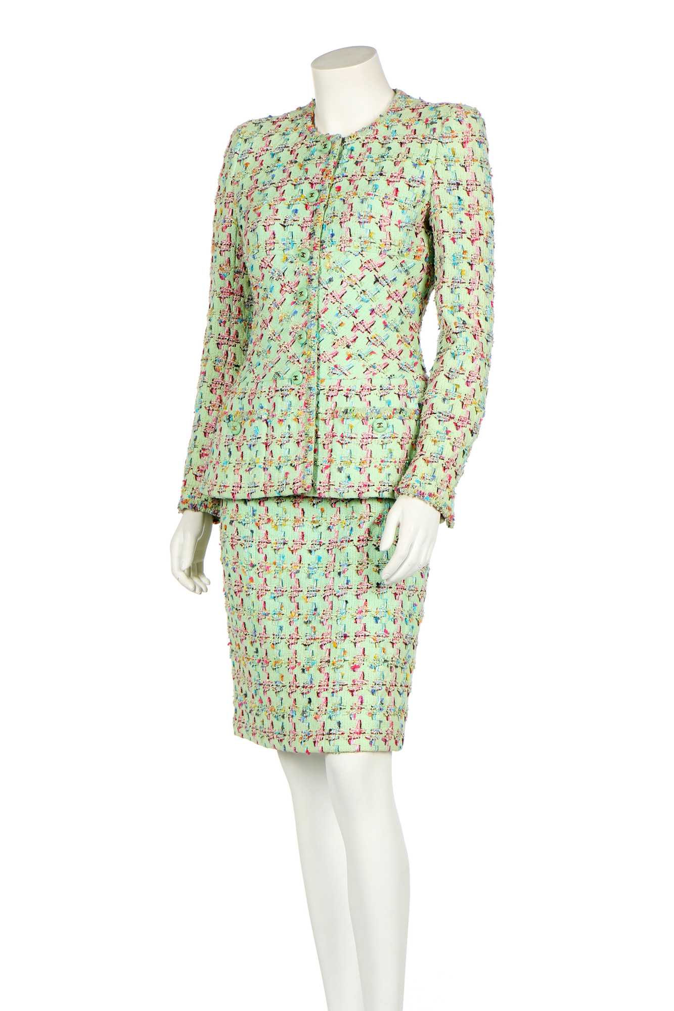 Lot 19 - A Chanel pink and green houndstooth tweed suit, Spring-Summer 1995