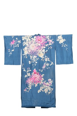 Lot 451 - A good Japanese embroidered blue silk kimono/robe, 1920s