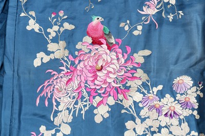 Lot 451 - A good Japanese embroidered blue silk kimono/robe, 1920s