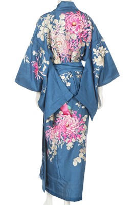 Lot 451 - A good Japanese embroidered blue silk kimono/robe, 1920s