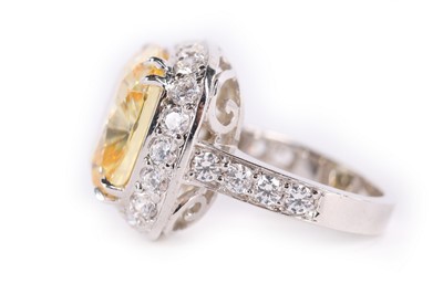 Lot 151 - A cushion cut imitation yellow diamond in 14k...