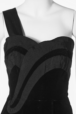 Lot 295 - Deborah Kerr's Fontana black velvet evening gown, early 1950s