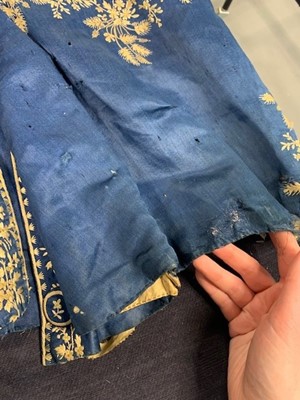 Lot 422 - A gentleman's embroidered blue silk frock coat, 1780s