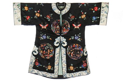 Lot 462 - A woman's embroidered informal robe, chang-fu, Chinese, 1920s