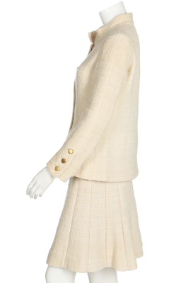 Lot 50 - A Chanel couture ivory tweed suit, 1968